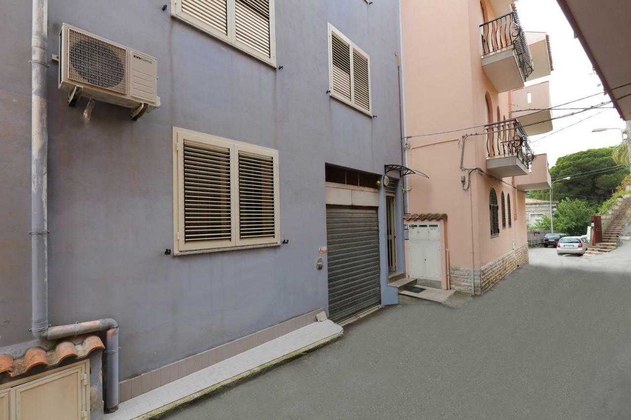 Tyttyhouse Apartment Giardini Naxos Exterior photo